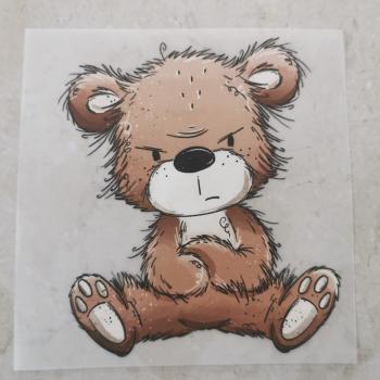 Bügelbild grimmiger Bär sitzend