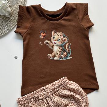 Preview: Bügelbild süßes Leo-Mädchen spielend