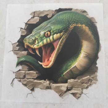 Bügelbild grüne Schlange Mauerloch