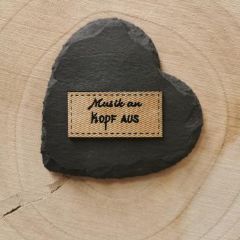 Label Musik an Kopf aus