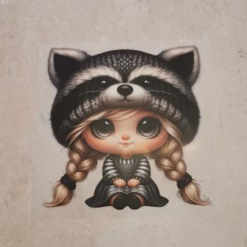 Bügelbild Kostümmädchen Waschbär