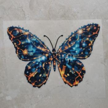 Bügelbild Schmetterling städtische Nacht