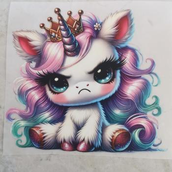 Bügelbild grimmiges Einhorn Krone