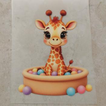 Bügelbild Giraffe im Bällebad