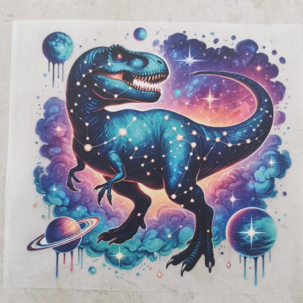 Bügelbild Galaxydino lila-türkis