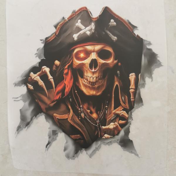 Bügelbild Piratenskull rotes Auge