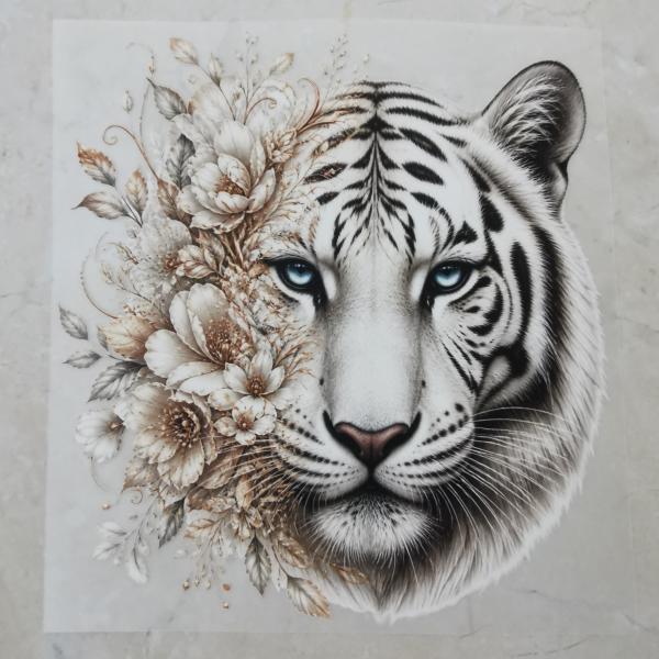 Bügelbild weißer Tigerkopf floral