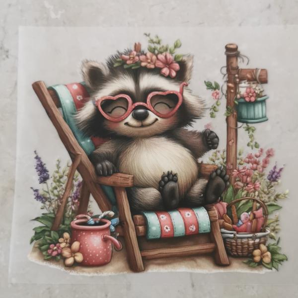 Bügelbild Waschbär Strandliege Herzbrille