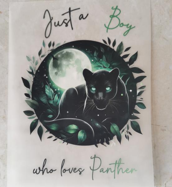 Bügelbild Junge, der Panther liebt