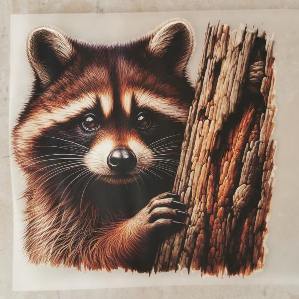 Bügelbild Waschbär Baumstamm