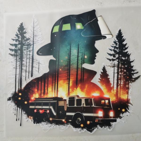 Bügelbild Feuerwehr Wald seitliches Fahrzeug