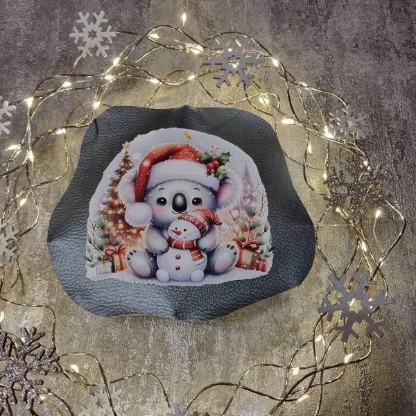Bügelbild süßer Weihnachtskoala Schneemann