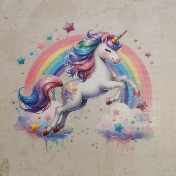 Bügelbild Einhorn springt vor Regenbogen