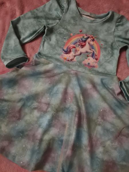 Bügelbild Einhorn springt vor Regenbogen