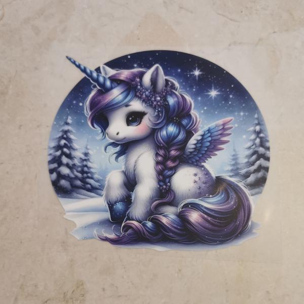 Bügelbild Schnee-Einhorn sitzend dunkel