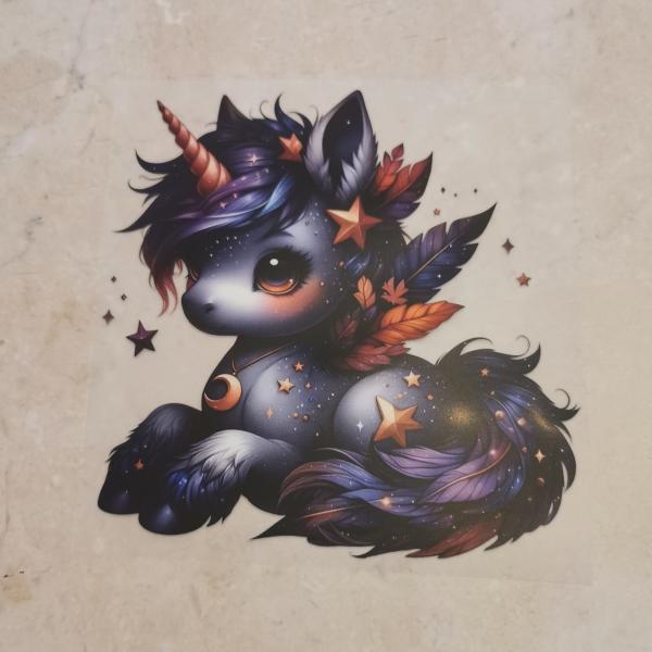 Bügelbild Feder-Einhorn liegend