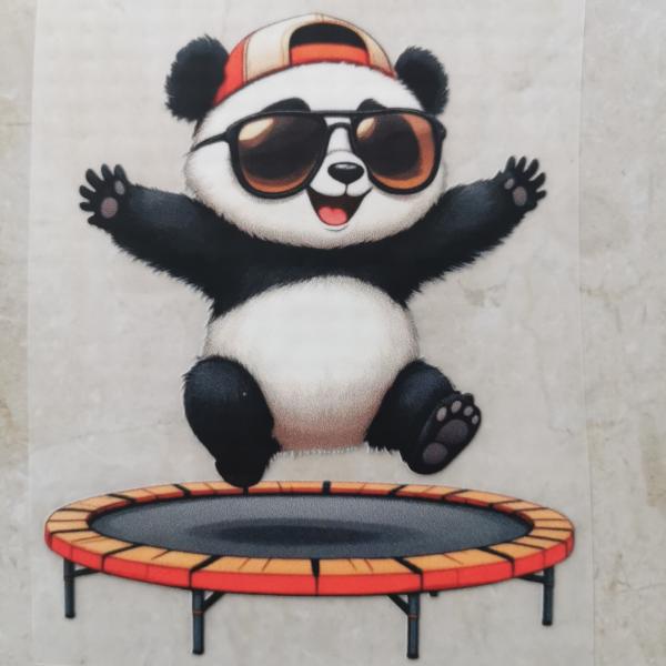 Bügelbild Trampolinpanda süß