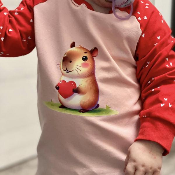 Bügelbild Capybara mit Herz