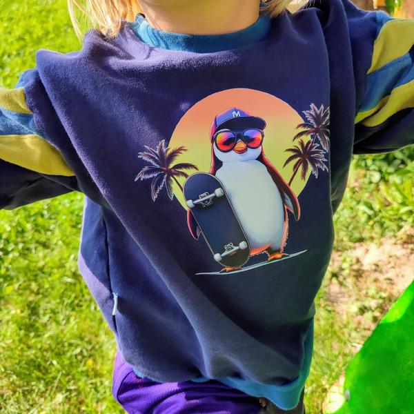 Bügelbild Sunset-Pinguin schwarzes Skateboard