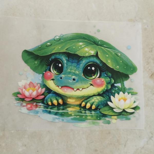 Bügelbild süßes Krokodil Seerosenblatt