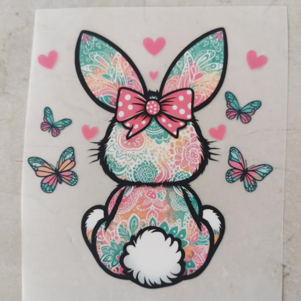 Bügelbild bunte Hasensilhouette Schmetterlinge