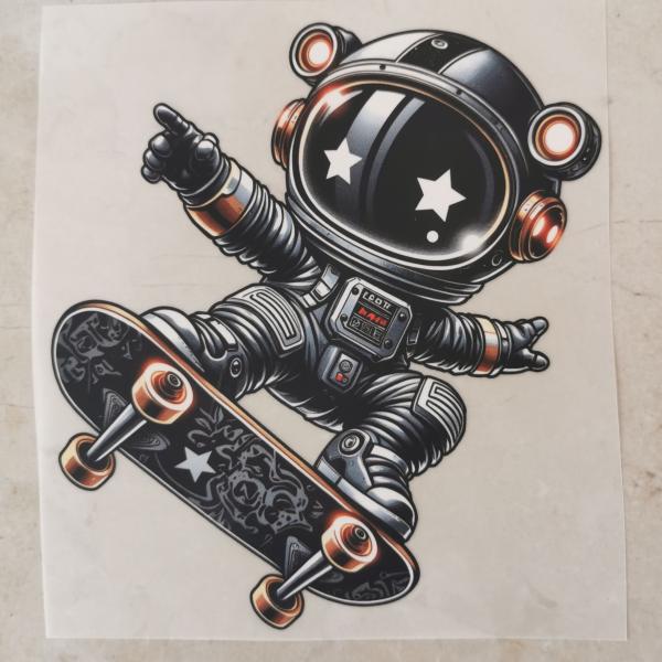 Bügelbild cooler Astronaut Skateboard
