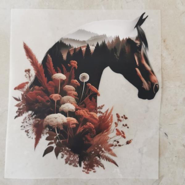 Bügelbild floraler Pferdekopf Landschaft dunkel