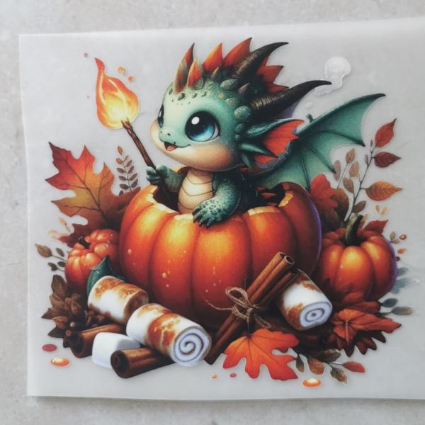 Bügelbild türkisfarbener Kürbisdrache