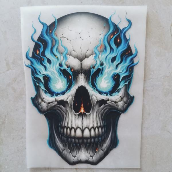 Bügelbild Flammenskull blau